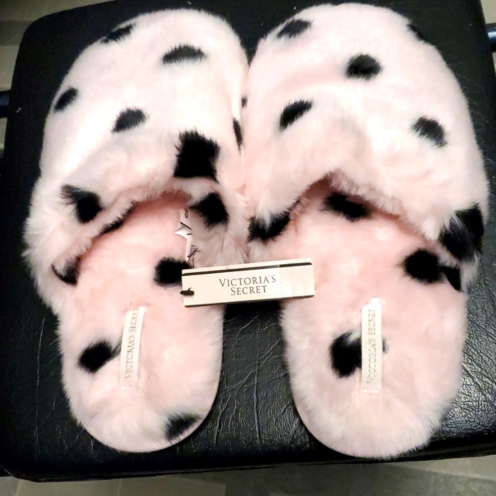 NWT Victoria Secret closed toe slippers.  Pink and black faux fur, sz small.